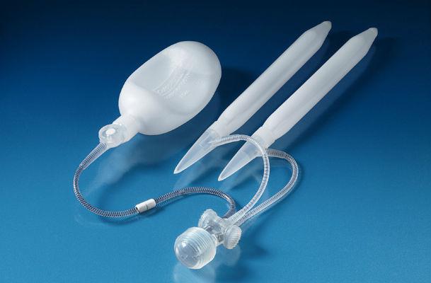 Pompa di attivazione e protesi peniena idraulica tricomponente
