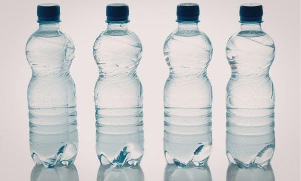 Quale acqua bere per i calcoli renali